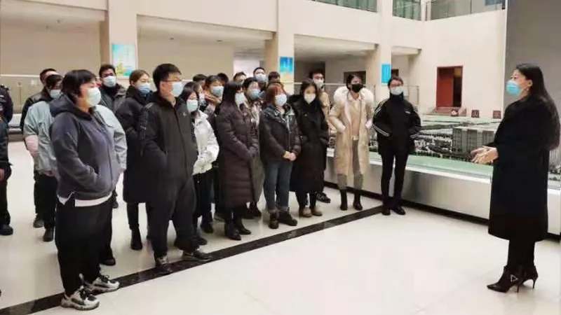 关爱职工，迎新春、送春联——齐河开发区工会为冠威园区职工送来祝福