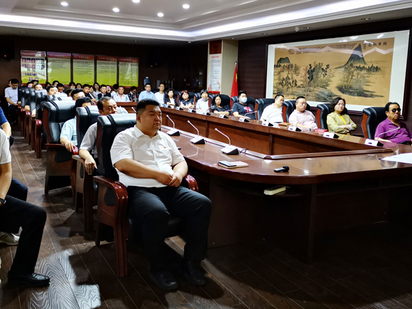 优德88官方网站集团党委组织党员集中观看建党百年庆祝大会